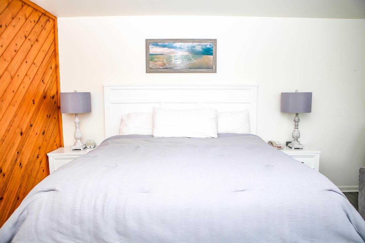 Deluxe King Suite at Waterside Inn