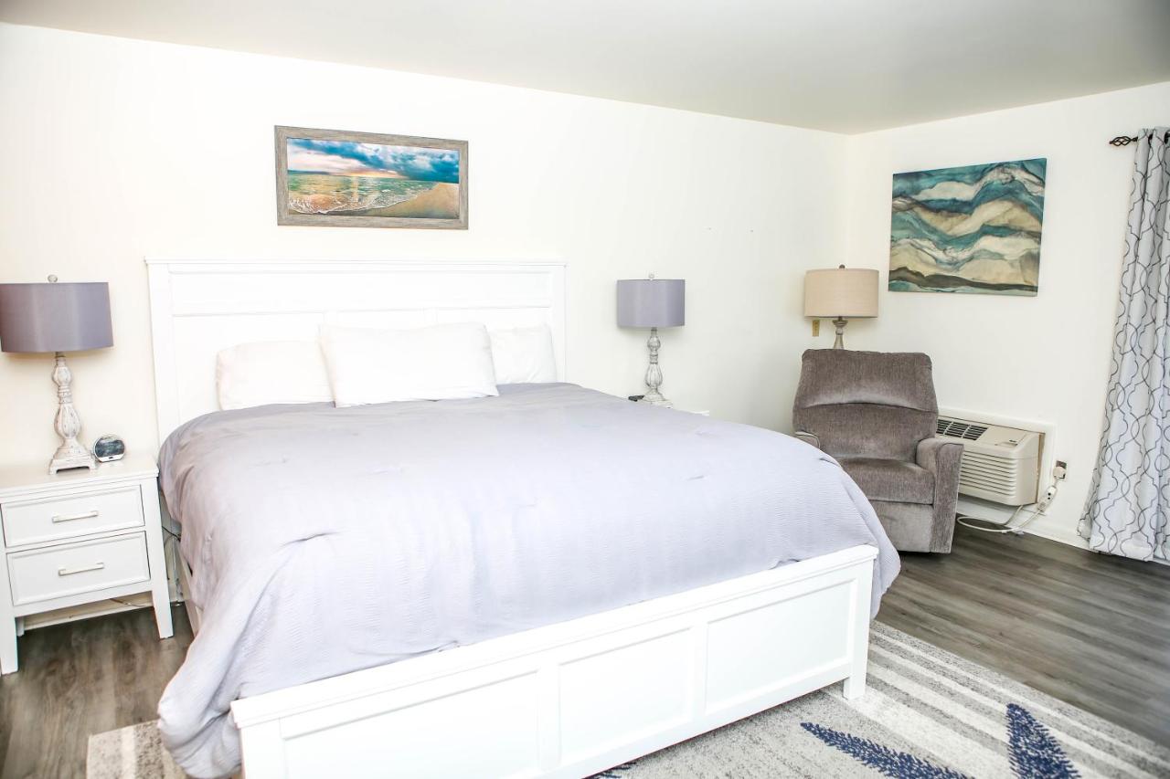 Deluxe King Suite at Waterside Inn