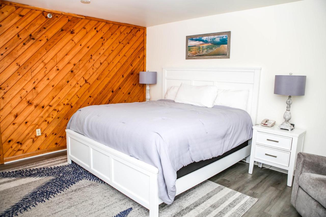 Deluxe King Suite at Waterside Inn