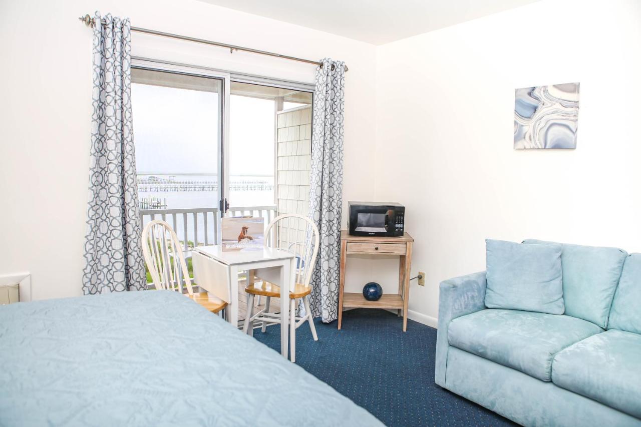 Queen Room with Sea View at Waterside Inn