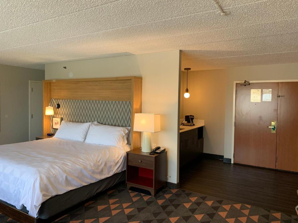 Presidential Murphy Suite - Non Smoking at Holiday Inn Chicago Nw Crystal Lk Conv Ctr, an IHG Hotel
