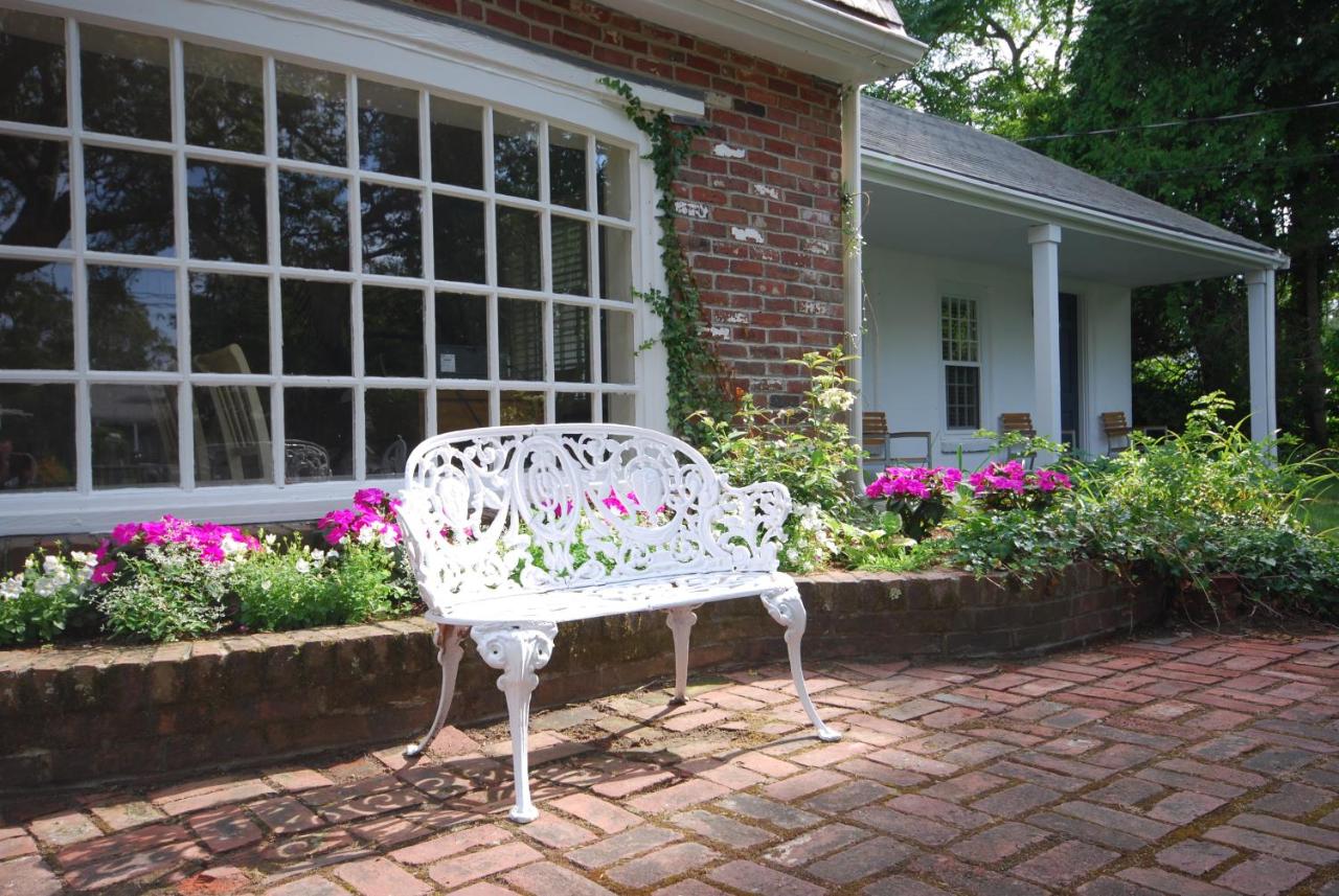 | Chatham Seafarer Inn