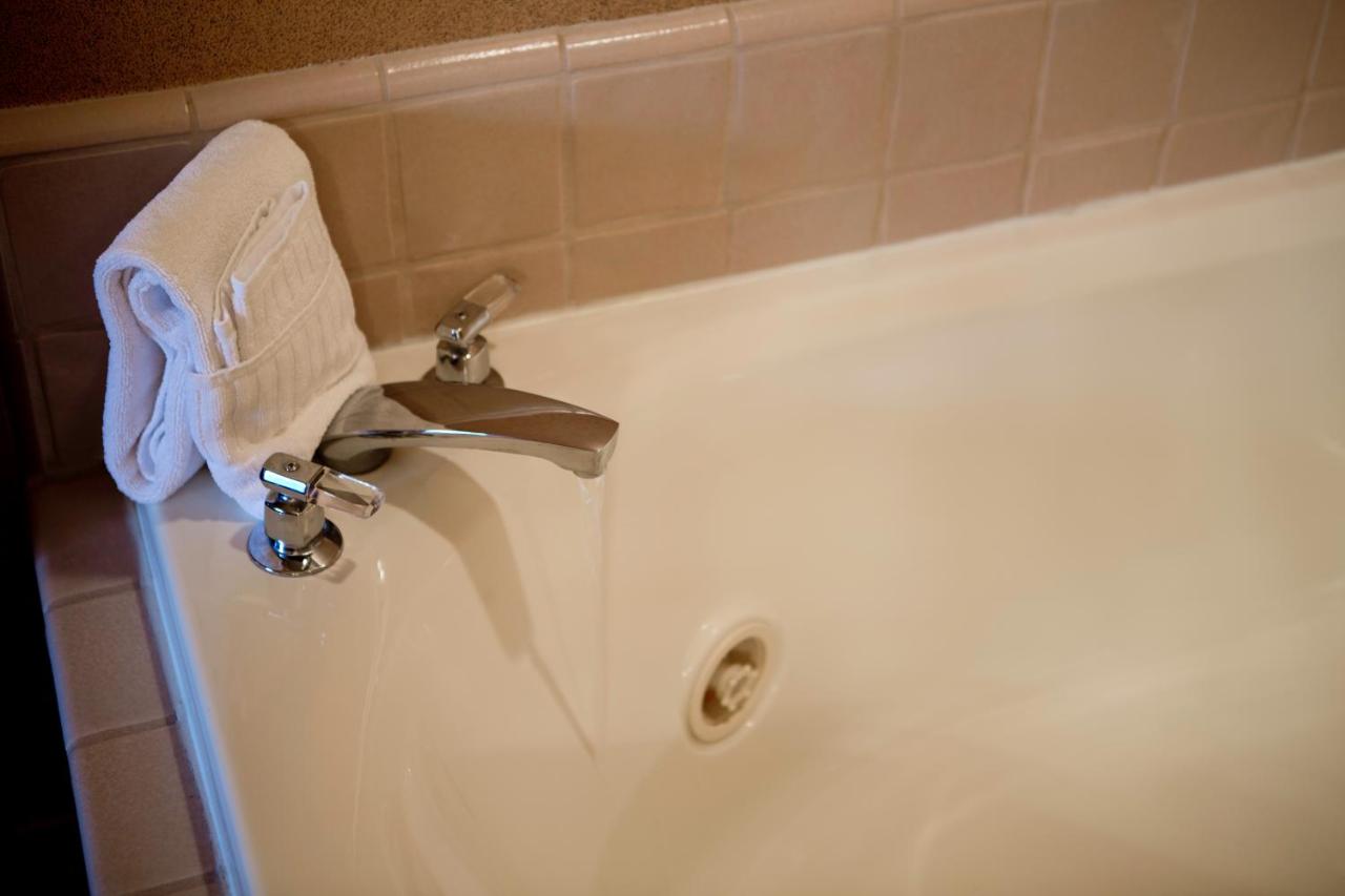 Deluxe Canyon View Suite with River View at Pine Ridge Inn