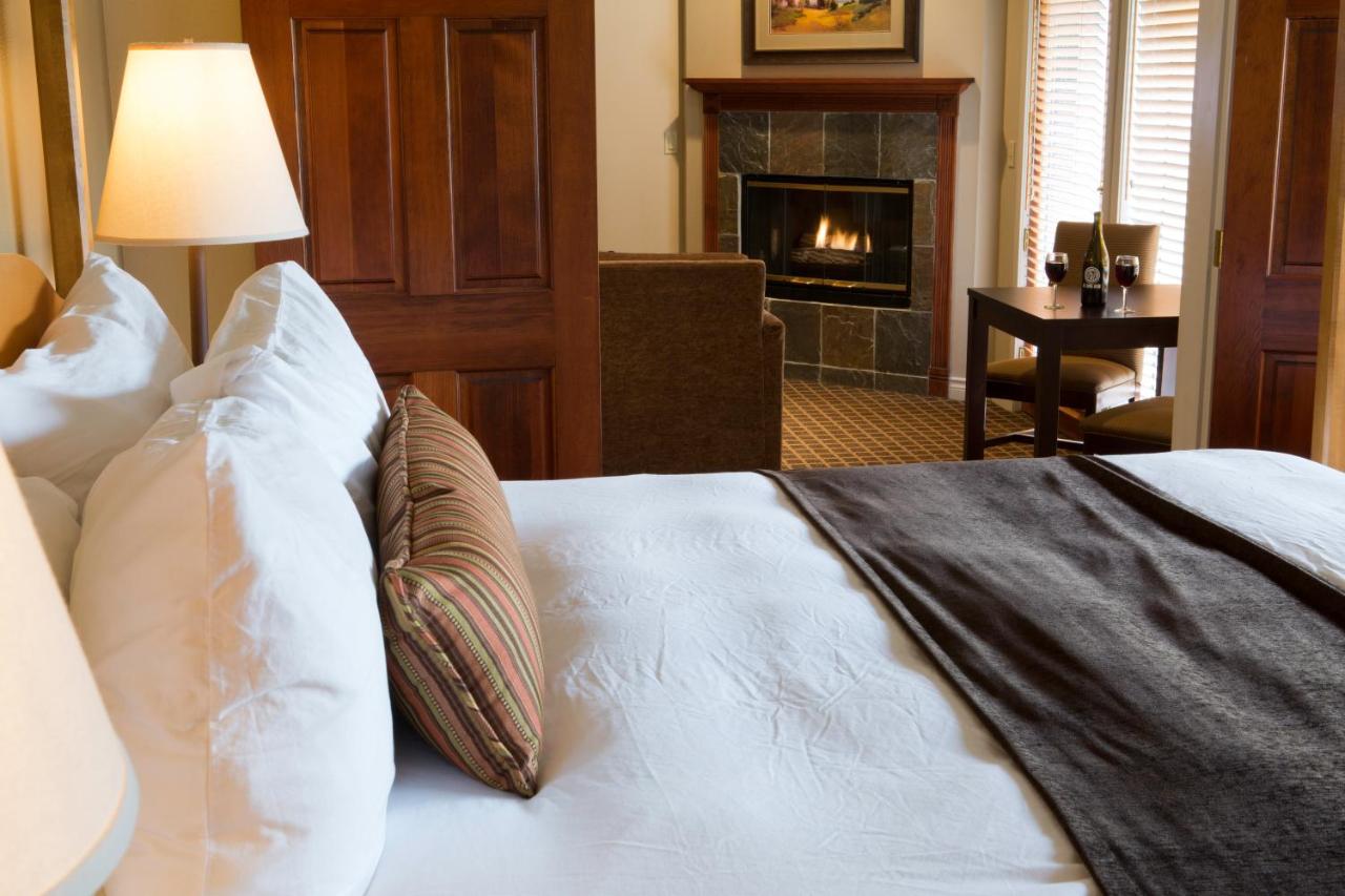 Deluxe King Suite without River View at Pine Ridge Inn