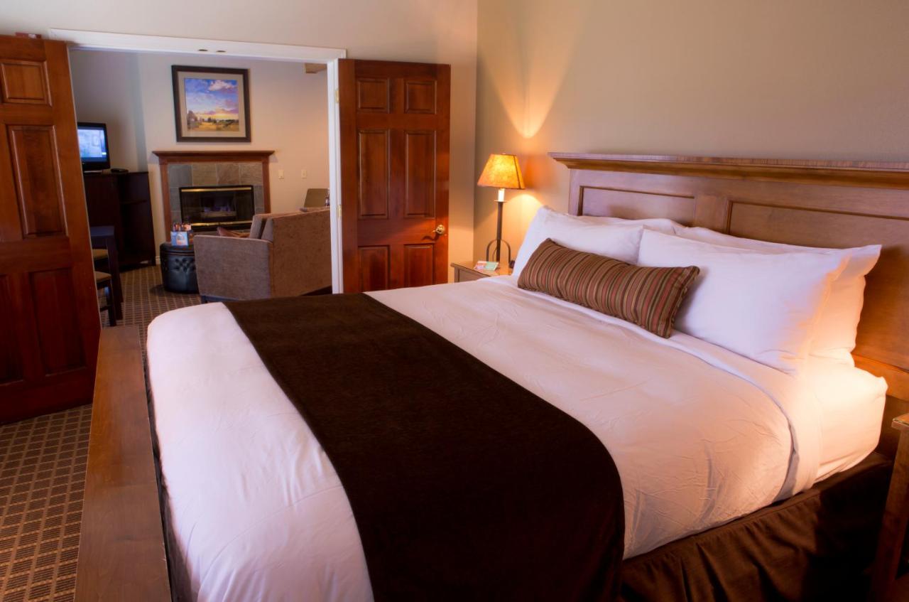 Deluxe Canyon View Suite with River View at Pine Ridge Inn