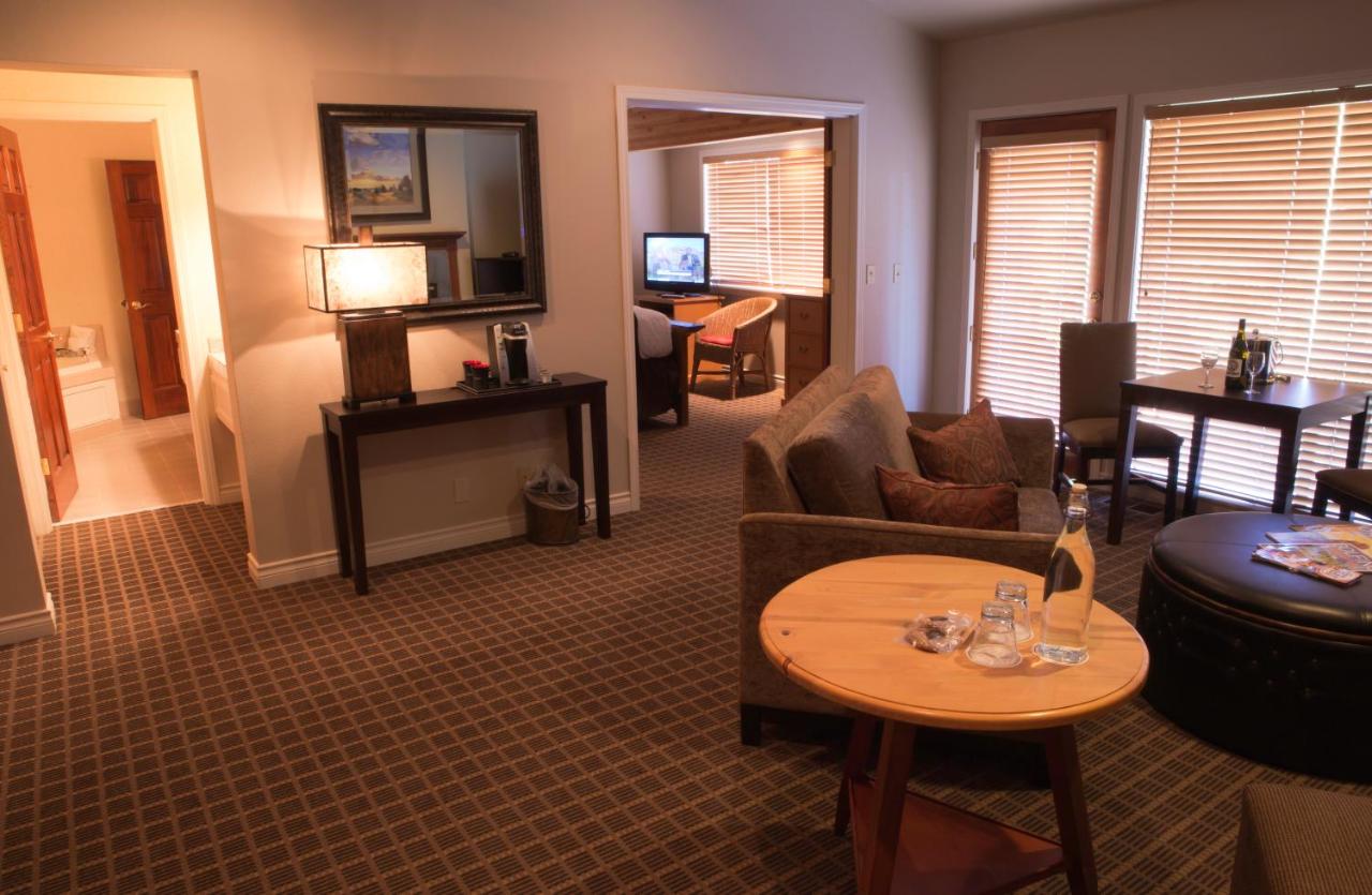 Deluxe Canyon View Suite with River View at Pine Ridge Inn