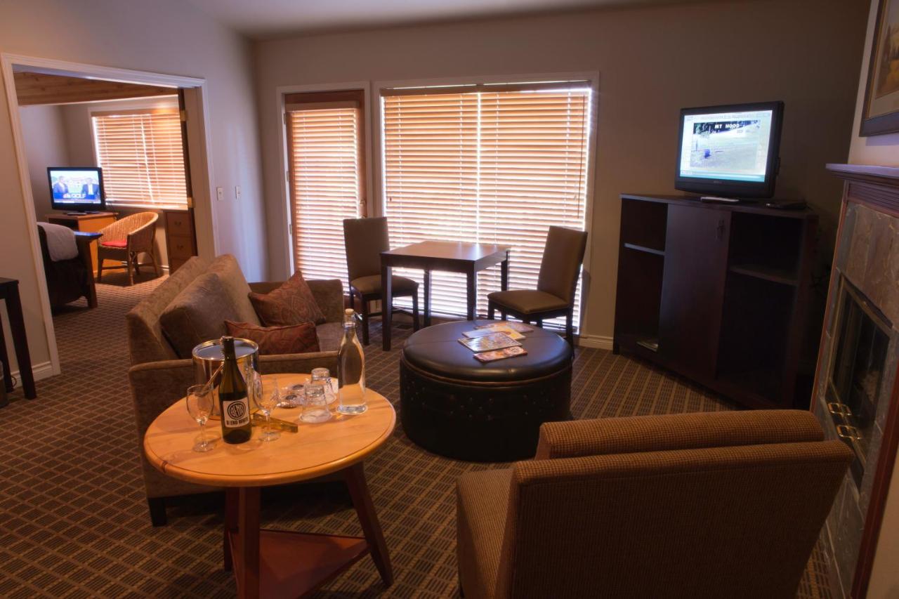 Deluxe Canyon View Suite with River View at Pine Ridge Inn