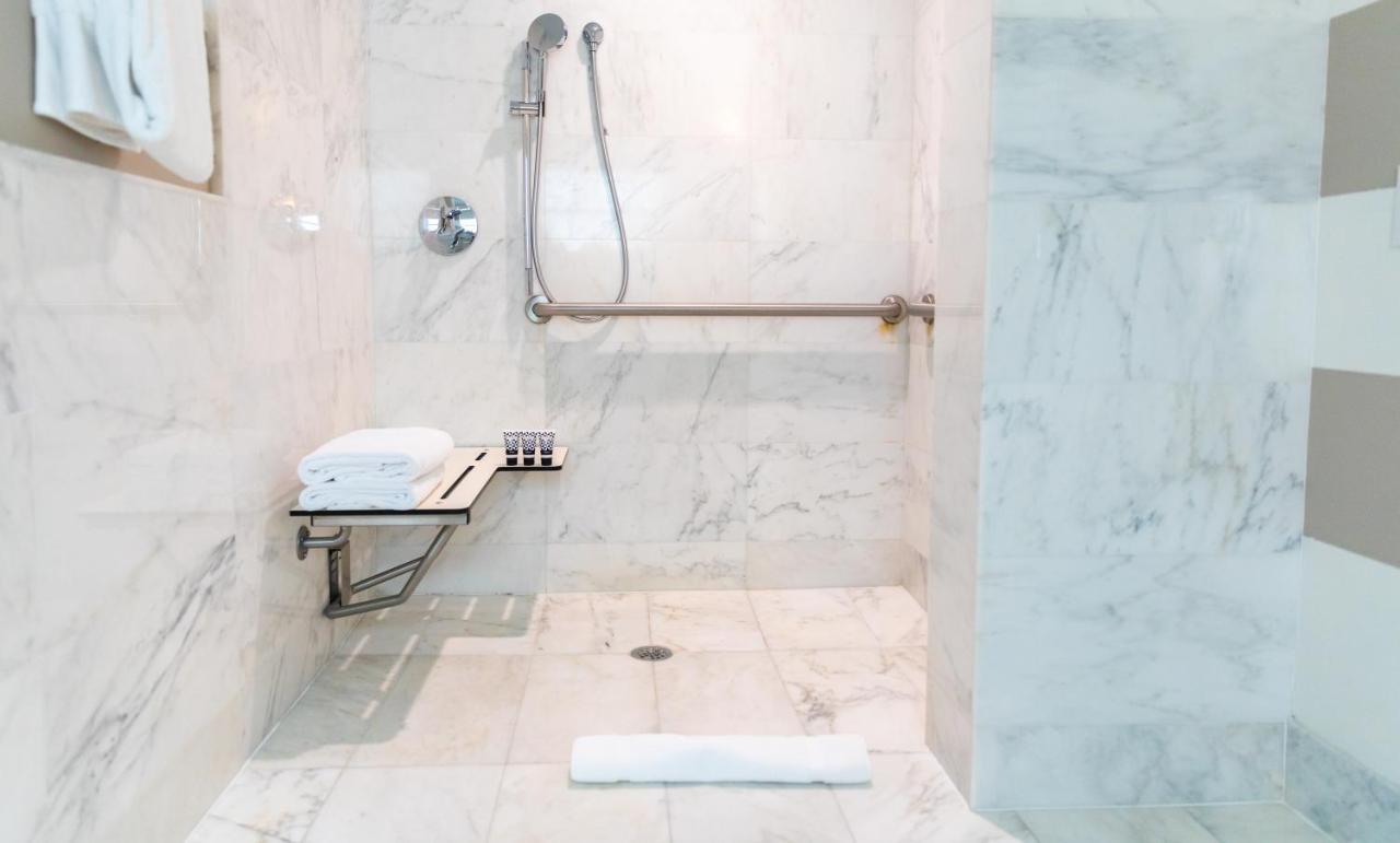 King Room - Disability Access at UMA House by Yurbban South Beach