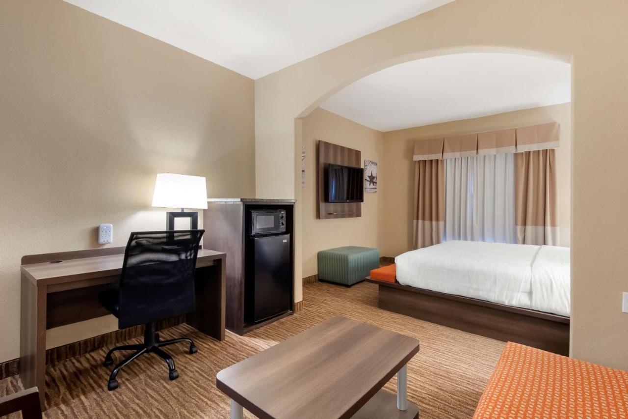 King Suite - Disability Access/Non-Smoking at Best Western Plus DFW Airport Suites