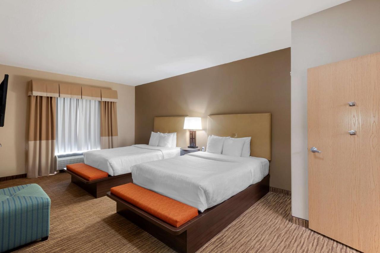 Queen Suite with Two Queen Beds and Sofa Bed at Best Western Plus DFW Airport Suites