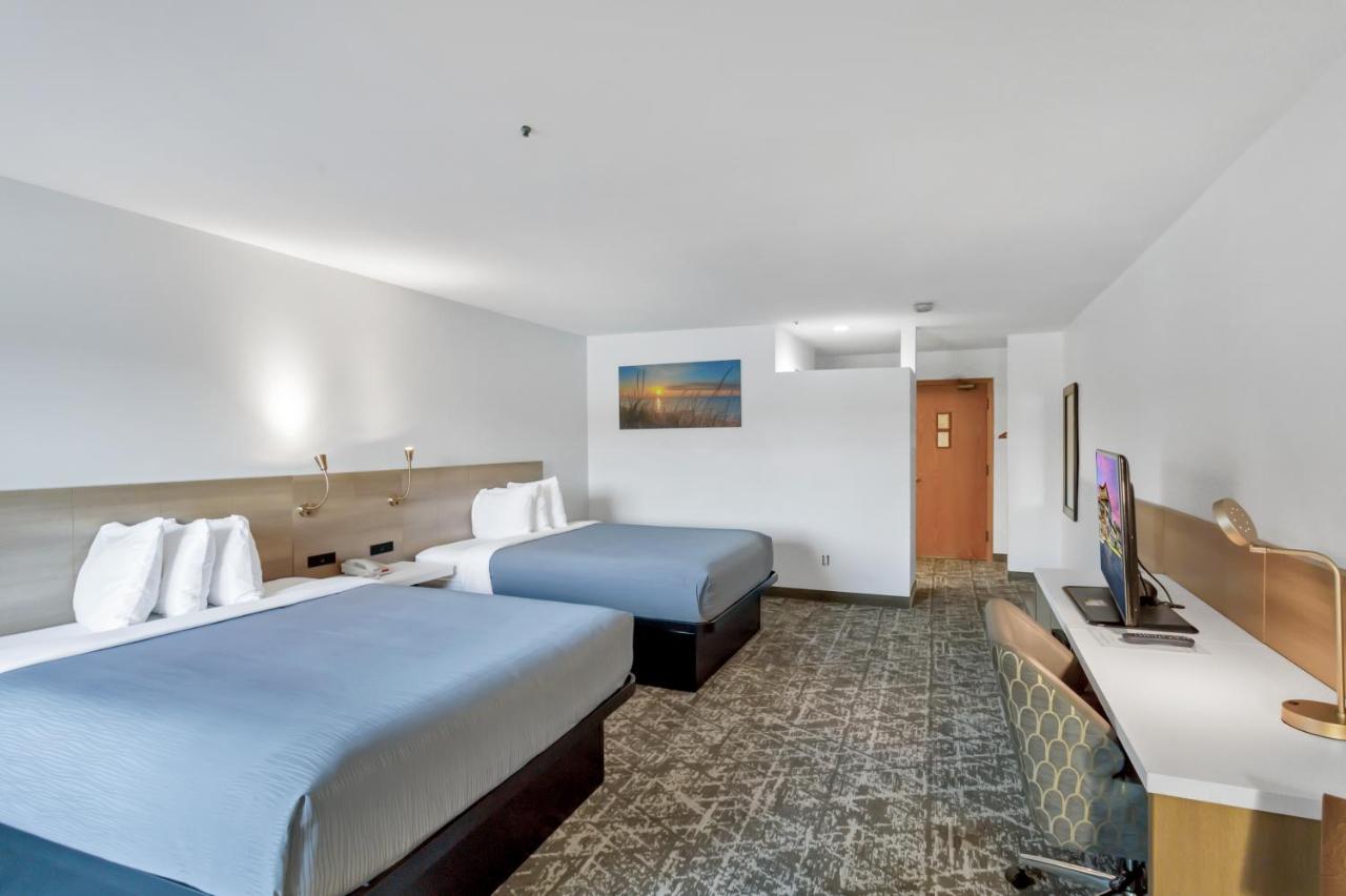 | Waterbird Lakeside Inn