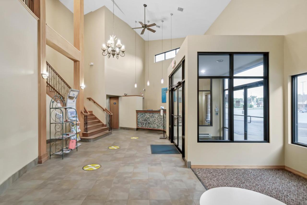 | Waterbird Lakeside Inn