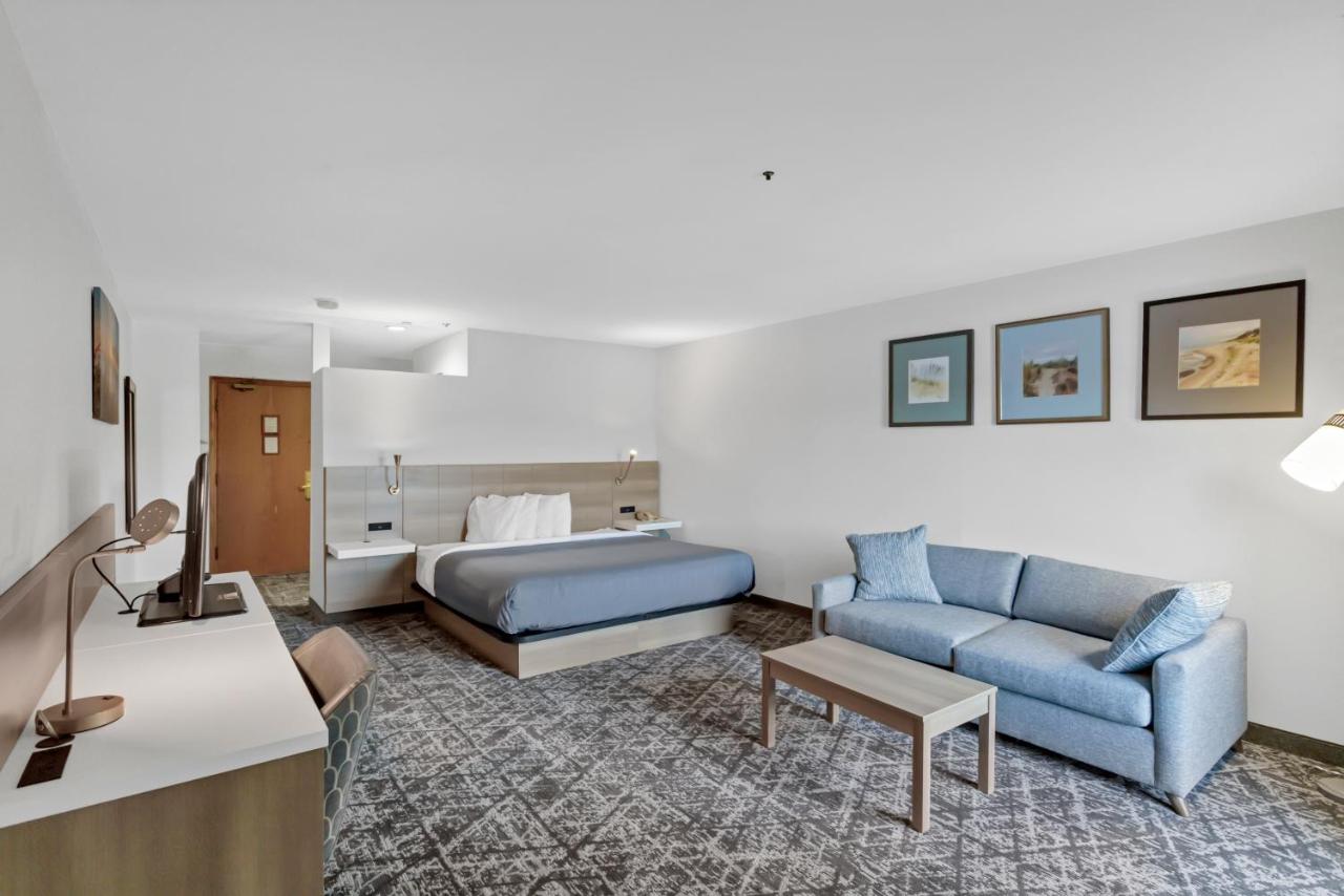 | Waterbird Lakeside Inn