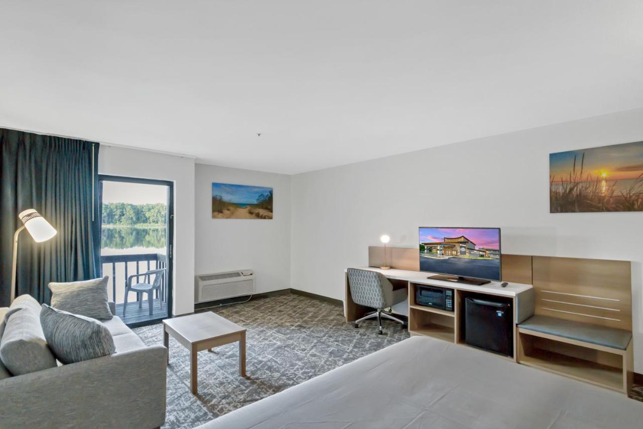 | Waterbird Lakeside Inn