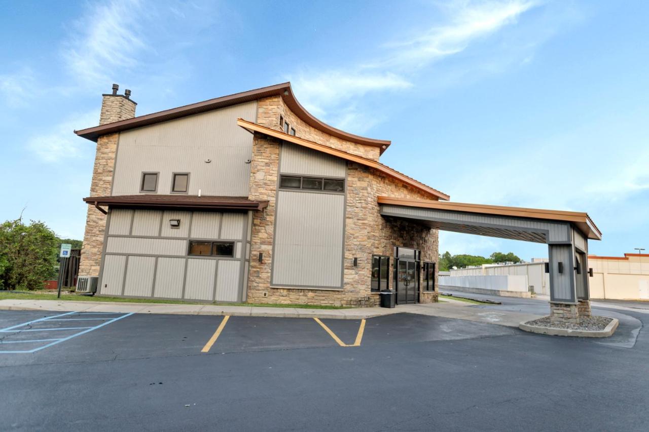 | Waterbird Lakeside Inn