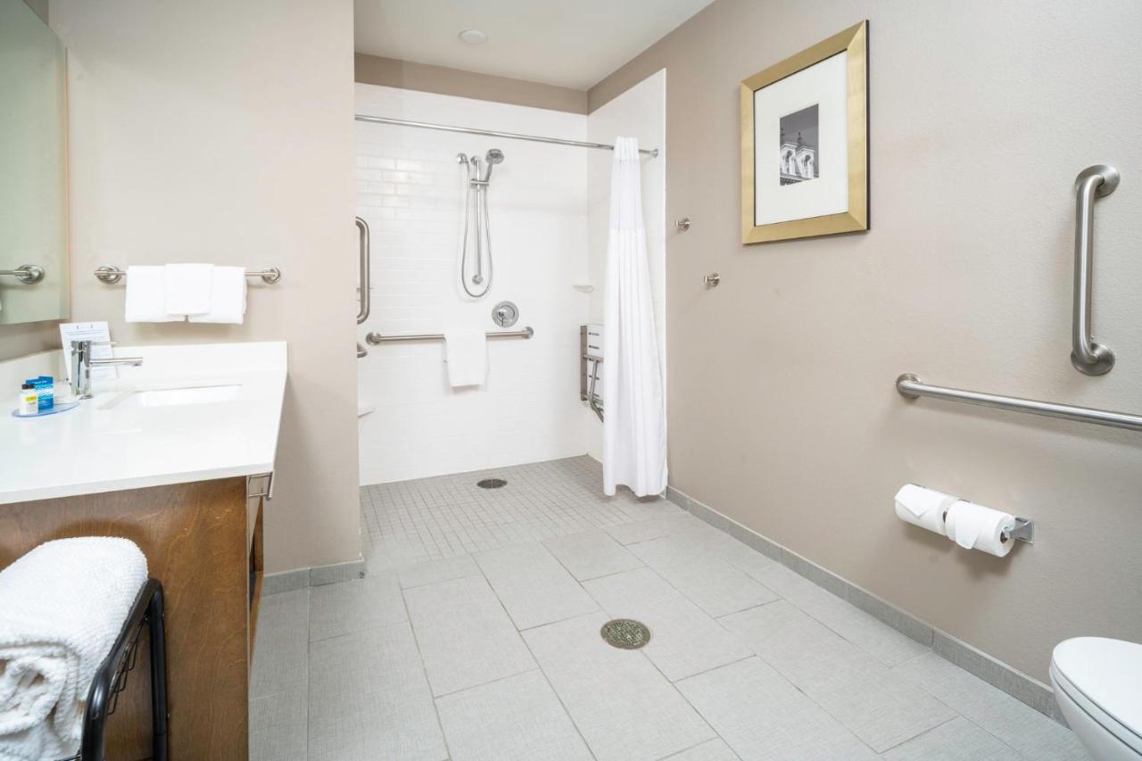 Queen Studio Suite with Two Queen Beds - Mobility Access Roll in Shower/Non-Smoking at Staybridge Suites Summerville by IHG