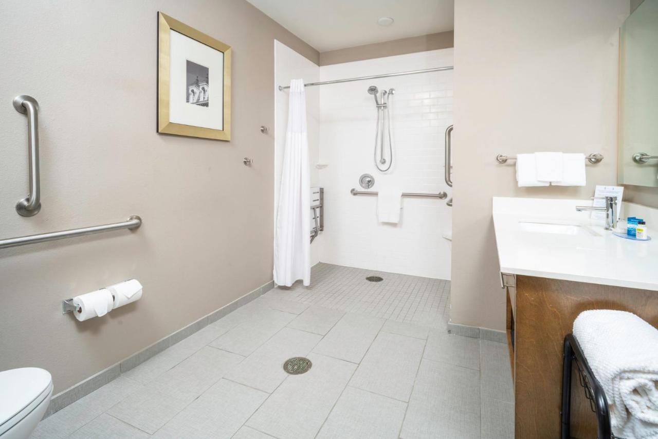 Queen Studio Suite with Two Queen Beds - Mobility Access Roll in Shower/Non-Smoking at Staybridge Suites Summerville by IHG