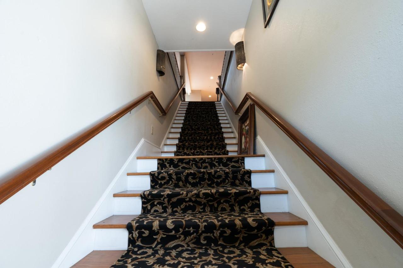  | Oak Park Inn by OYO