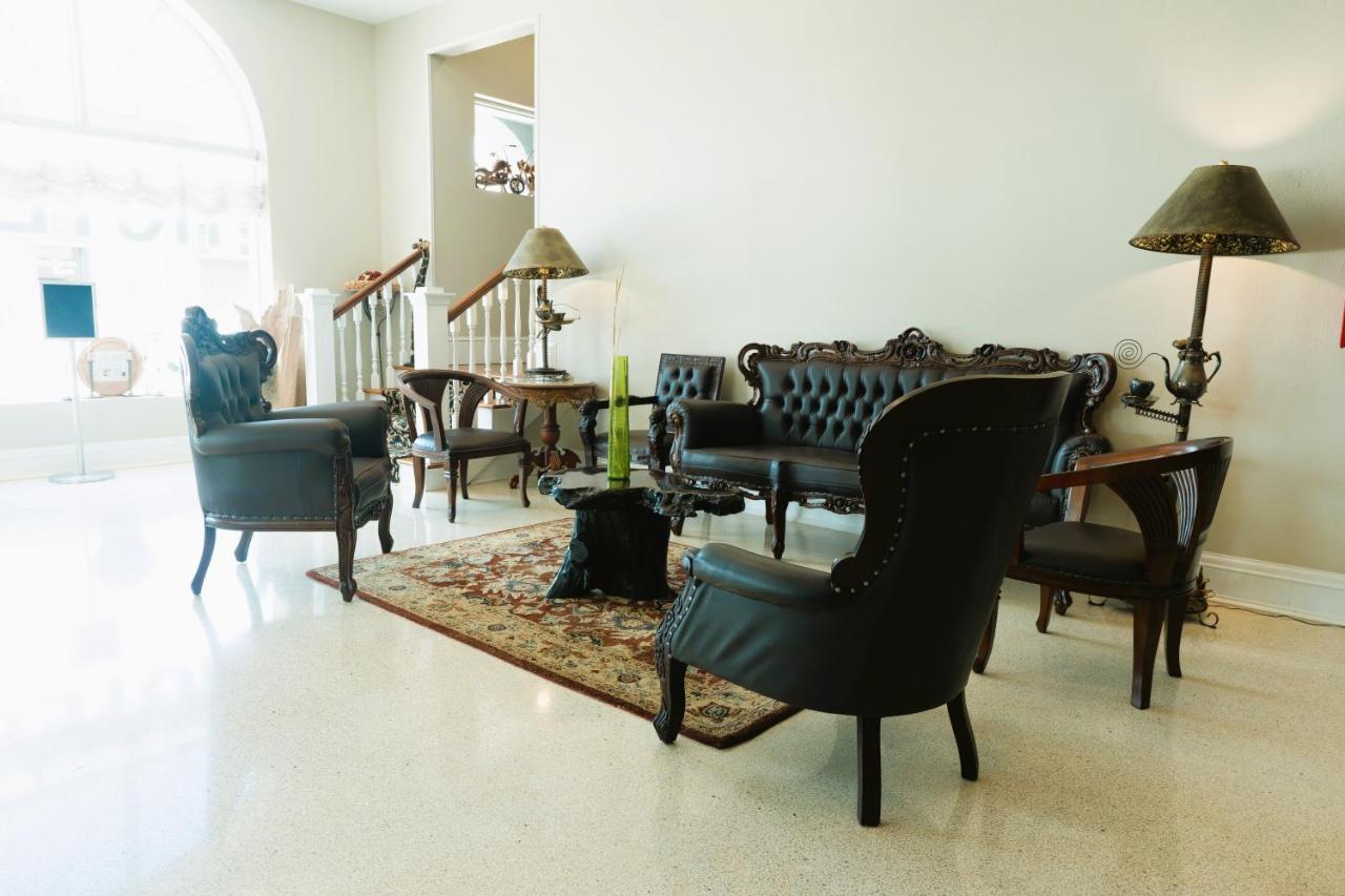  | Oak Park Inn by OYO
