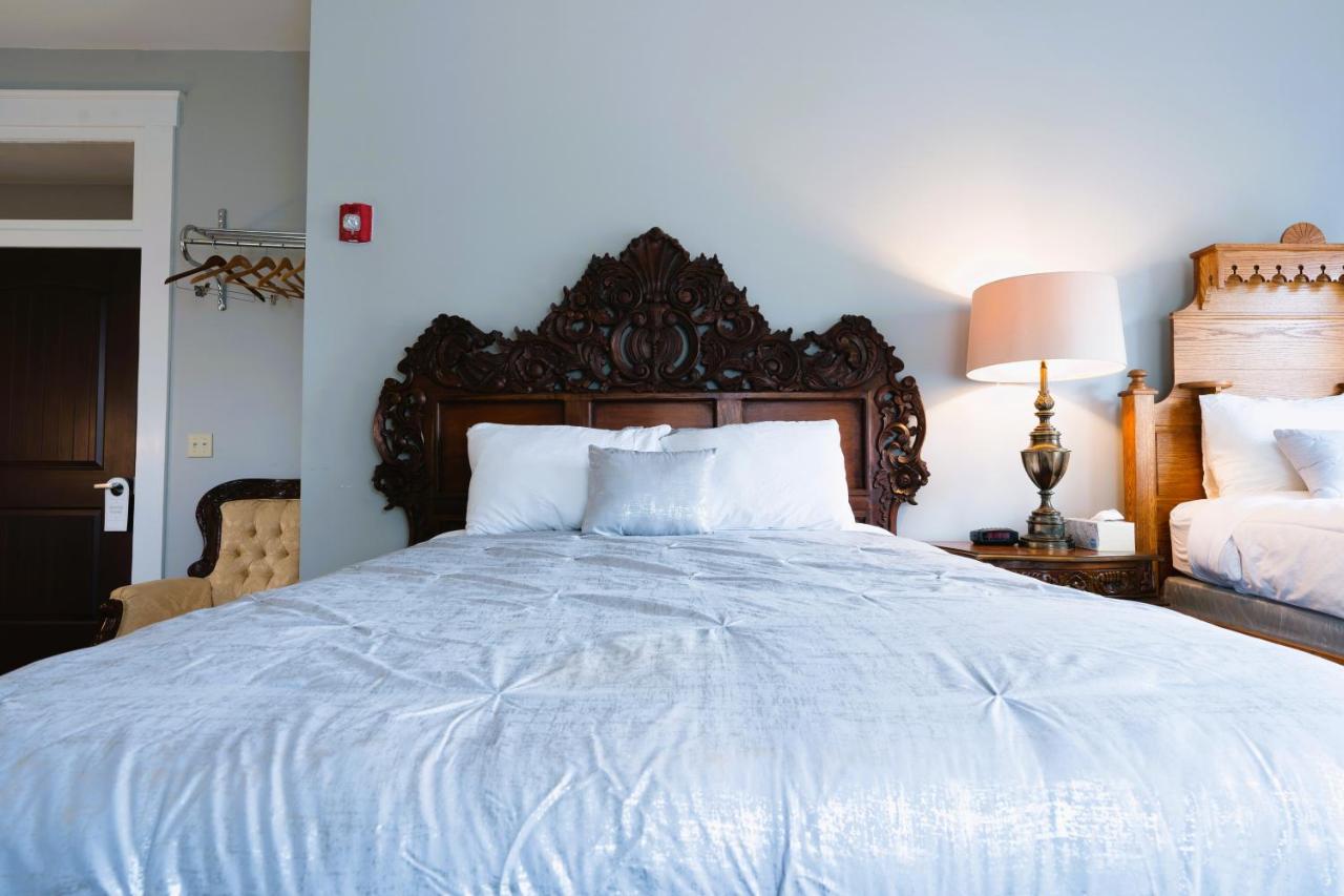  | Oak Park Inn by OYO