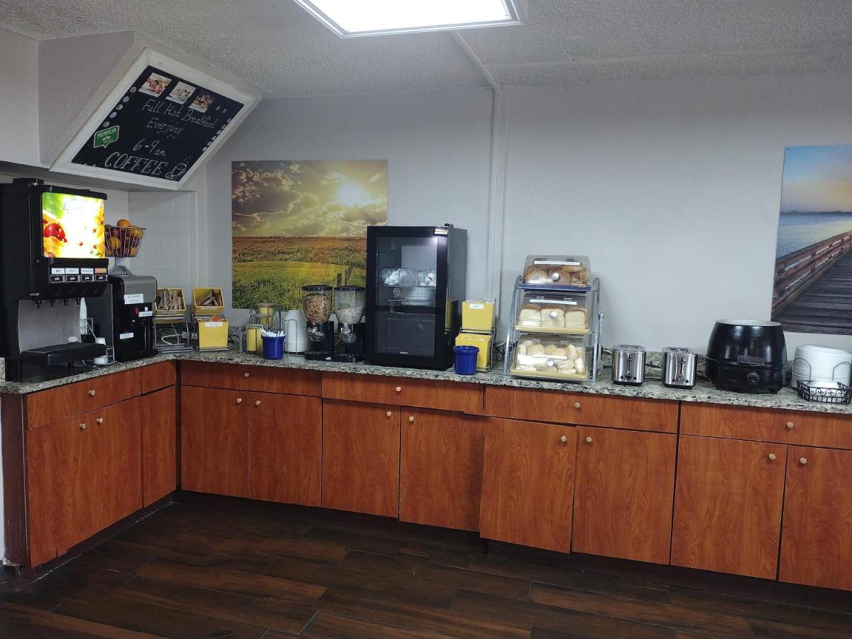| Days Inn by Wyndham Wildwood I-75