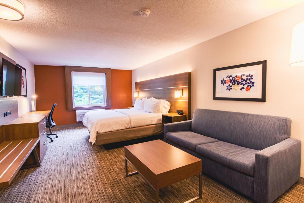 | Holiday Inn Express & Suites - Lincoln East - White Mountains, an IHG Hotel