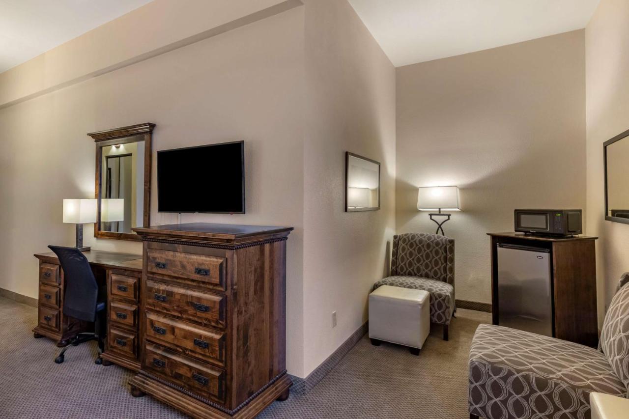King Room - Non-Smoking at Best Western Brighton Inn