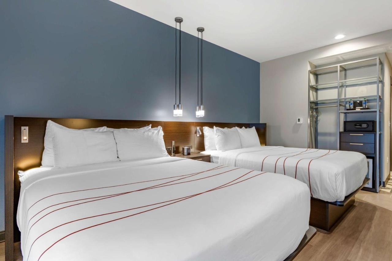 Queen Room with Two Queen Beds and Walk-in Shower - Disability Access at Vīb Hotel by Best Western Phoenix - Tempe