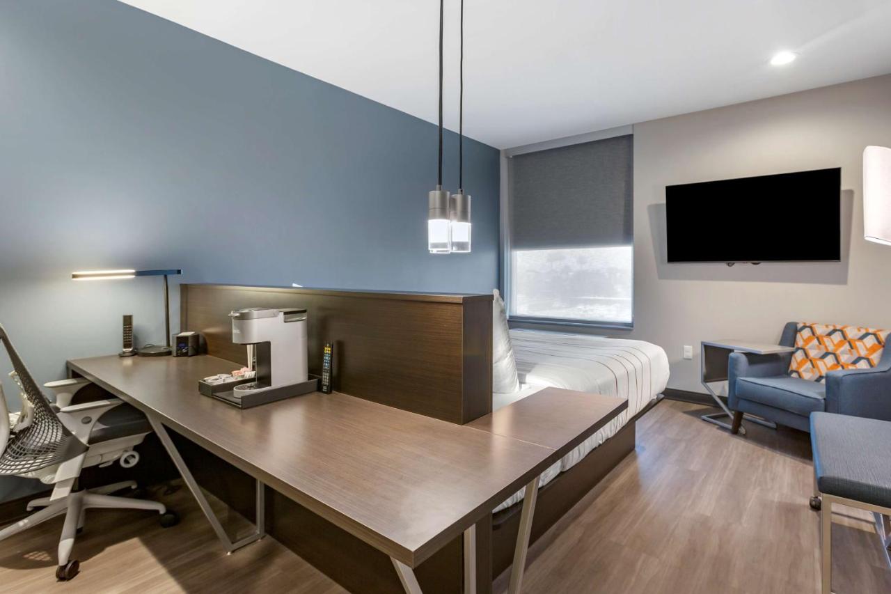 King Room - Non-Smoking at Vīb Hotel by Best Western Phoenix - Tempe