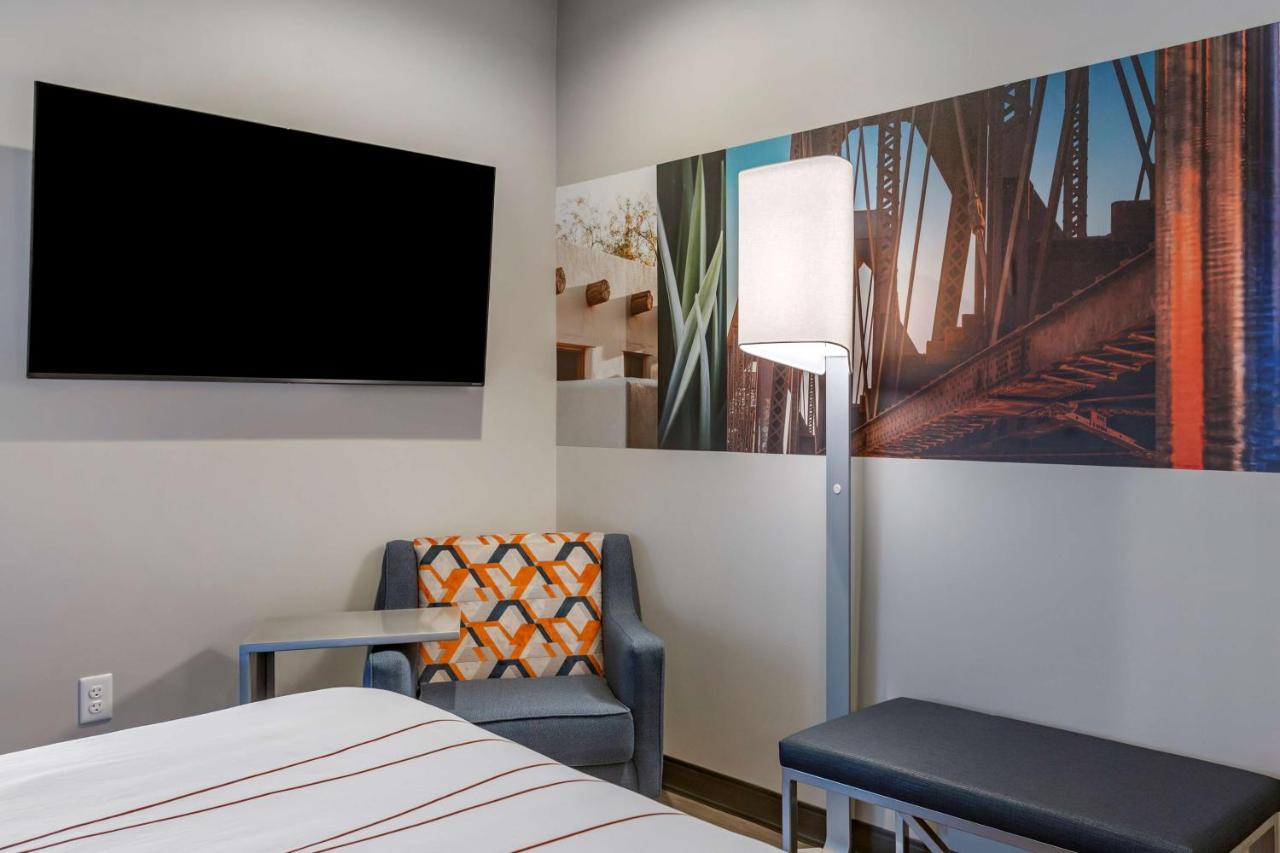 King Room - Non-Smoking at Vīb Hotel by Best Western Phoenix - Tempe