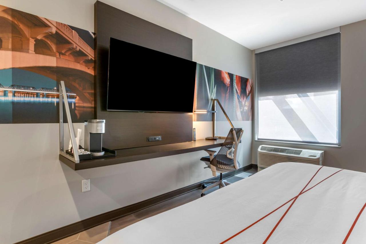 King Room at Vīb Hotel by Best Western Phoenix - Tempe