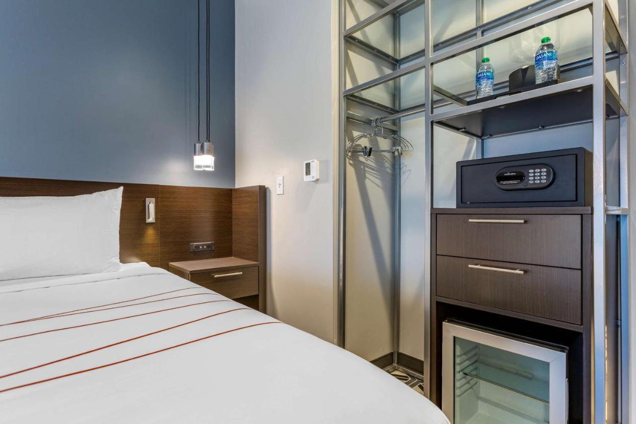 King Room with Rain Shower - Non-Smoking at Vīb Hotel by Best Western Phoenix - Tempe