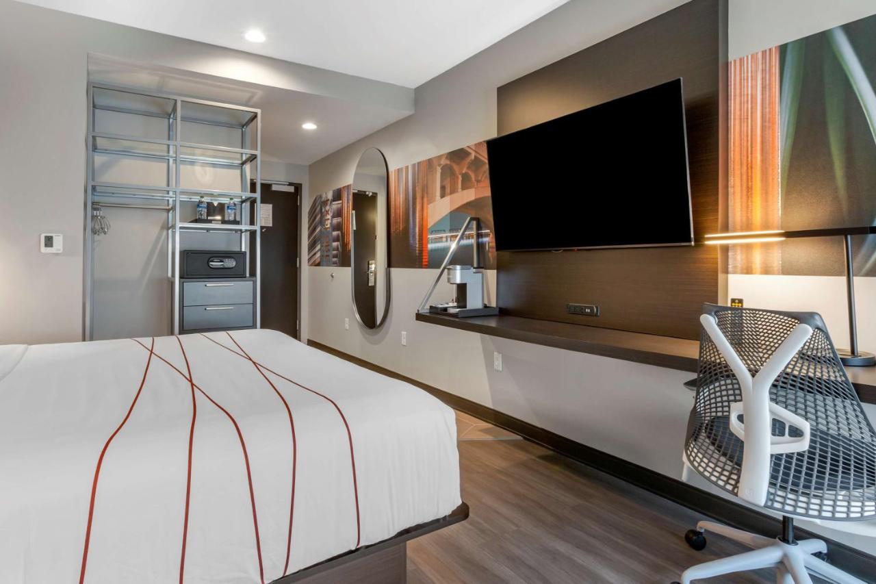 King Room at Vīb Hotel by Best Western Phoenix - Tempe