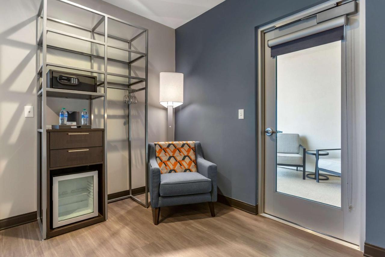 King Room with Walk In Shower - Mobility Accessible/Non-Smoking at Vīb Hotel by Best Western Phoenix - Tempe