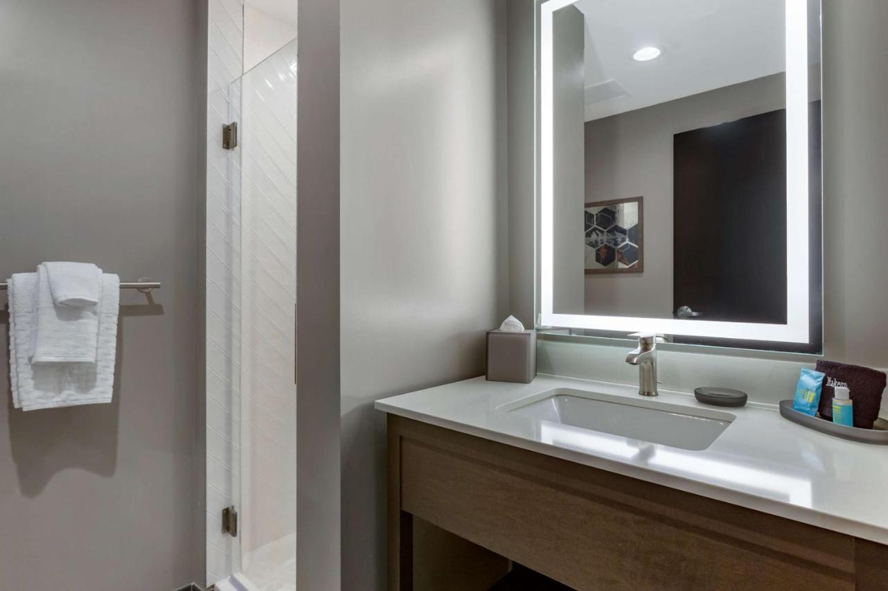 Large King Room with Rain Shower - Non-Smoking at Vīb Hotel by Best Western Phoenix - Tempe