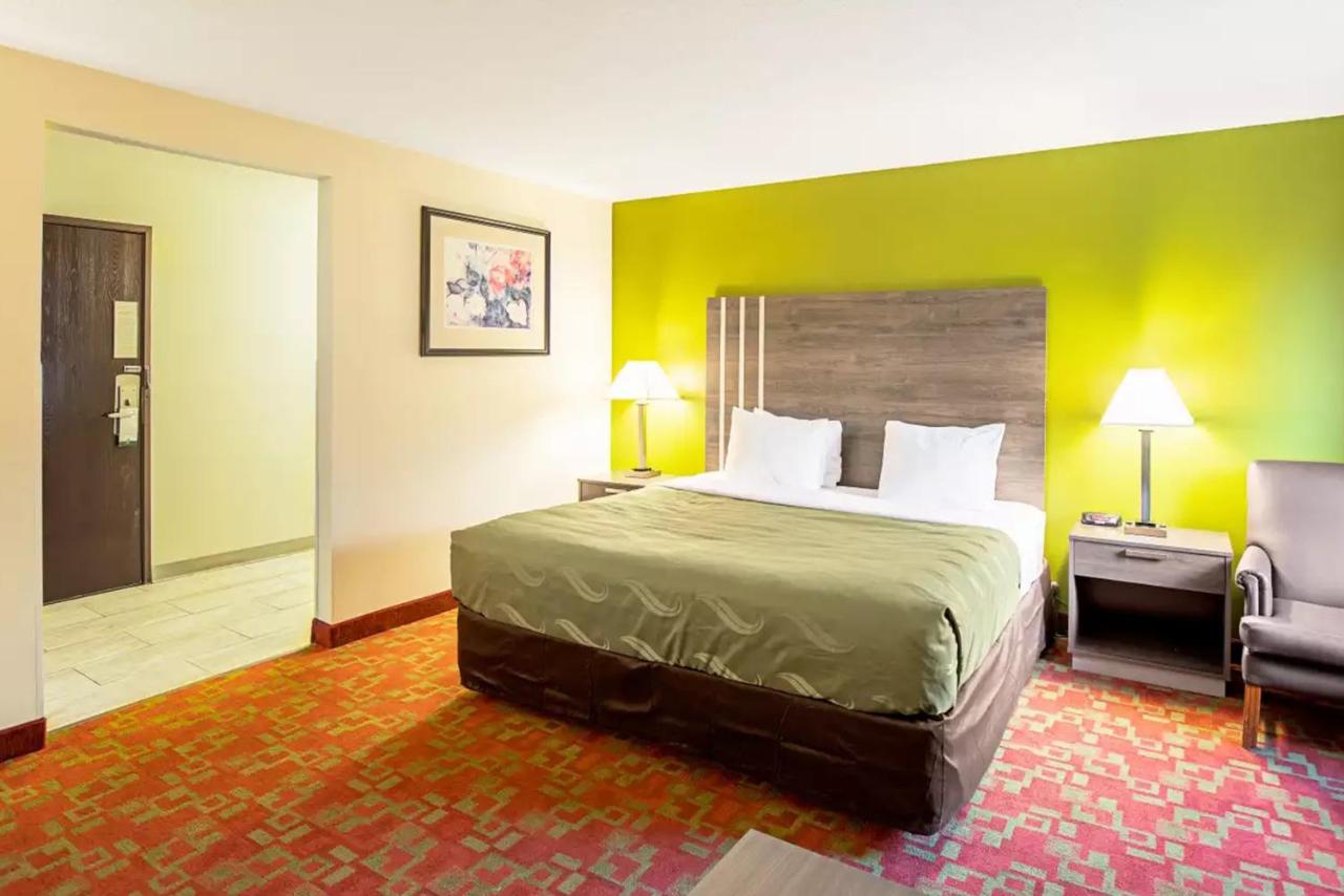 Standard King Room at Norwood Inn & Suites Milwaukee
