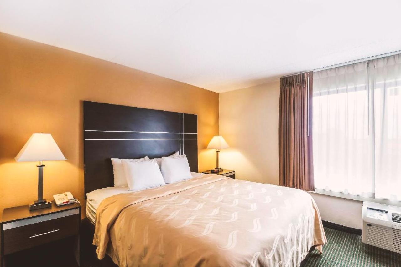 Single Room - Disability Access at Norwood Inn & Suites Milwaukee