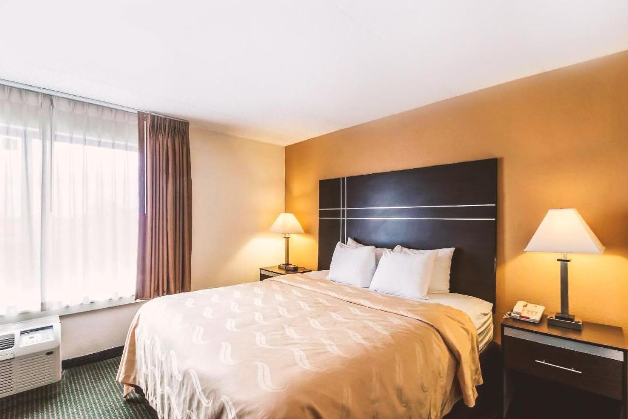 Single Room - Disability Access at Norwood Inn & Suites Milwaukee