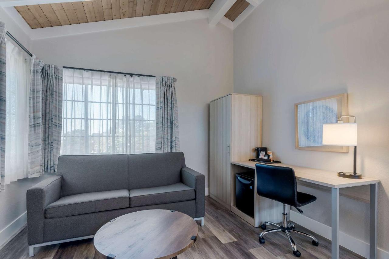 | Comfort Inn Carmel By the Sea