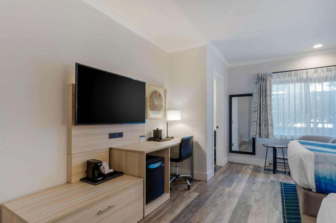 | Comfort Inn Carmel By the Sea