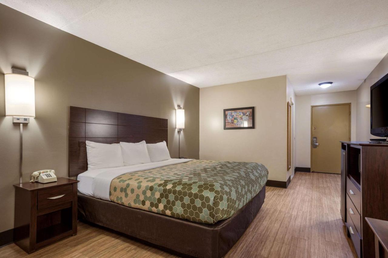 | Econo Lodge Darien Lakes