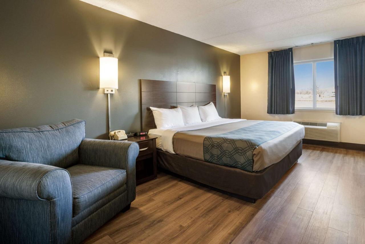 | Econo Lodge Darien Lakes