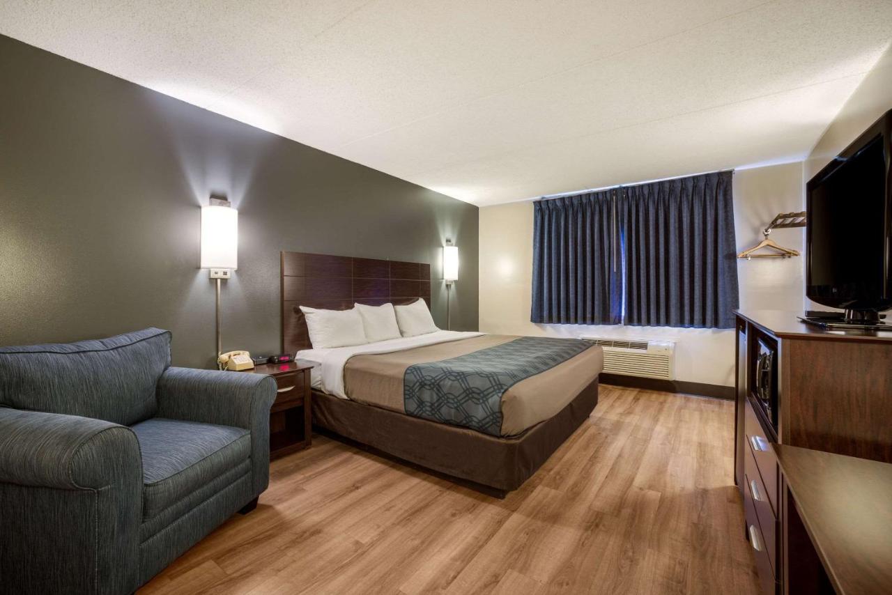 | Econo Lodge Darien Lakes