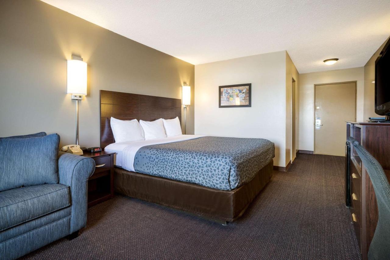 | Econo Lodge Darien Lakes