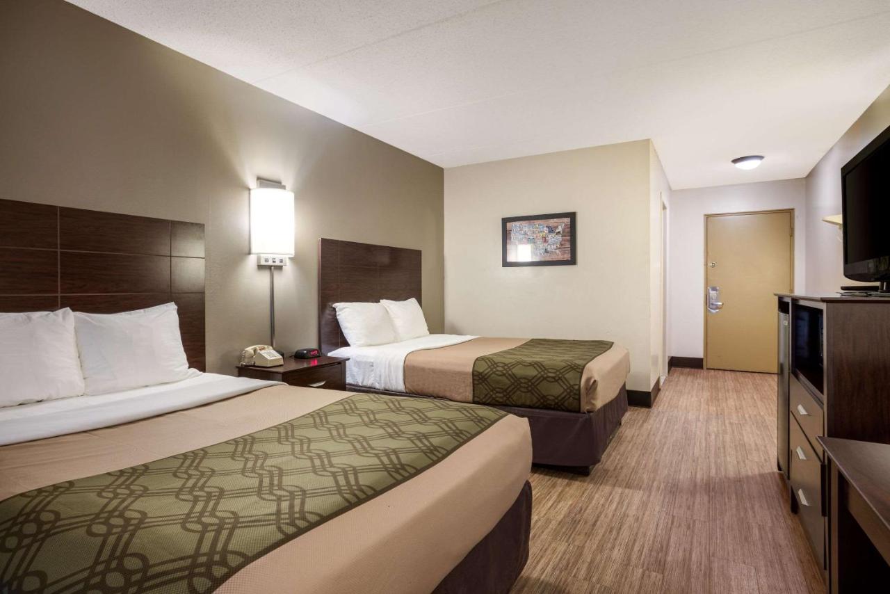 | Econo Lodge Darien Lakes