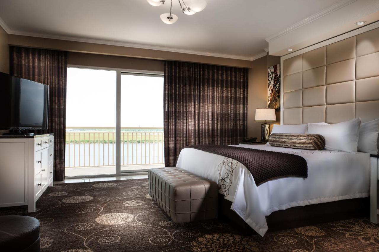 King Room with Lake View at Golden Nugget Lake Charles