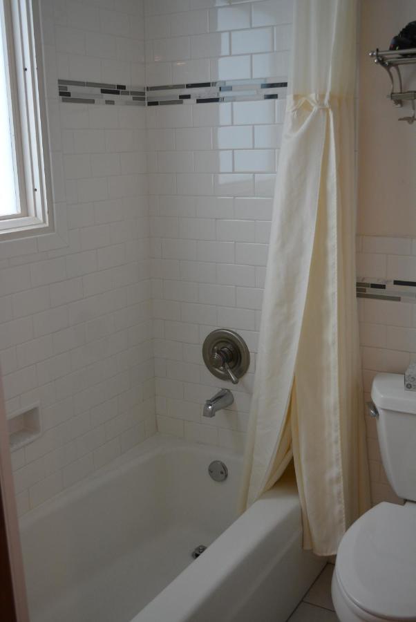 Budget Twin Room at Mountain Chalet Aspen