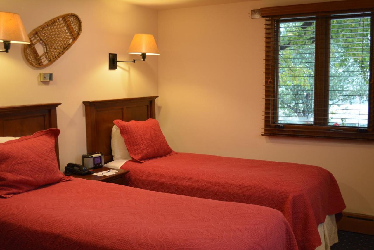 Budget Twin Room at Mountain Chalet Aspen
