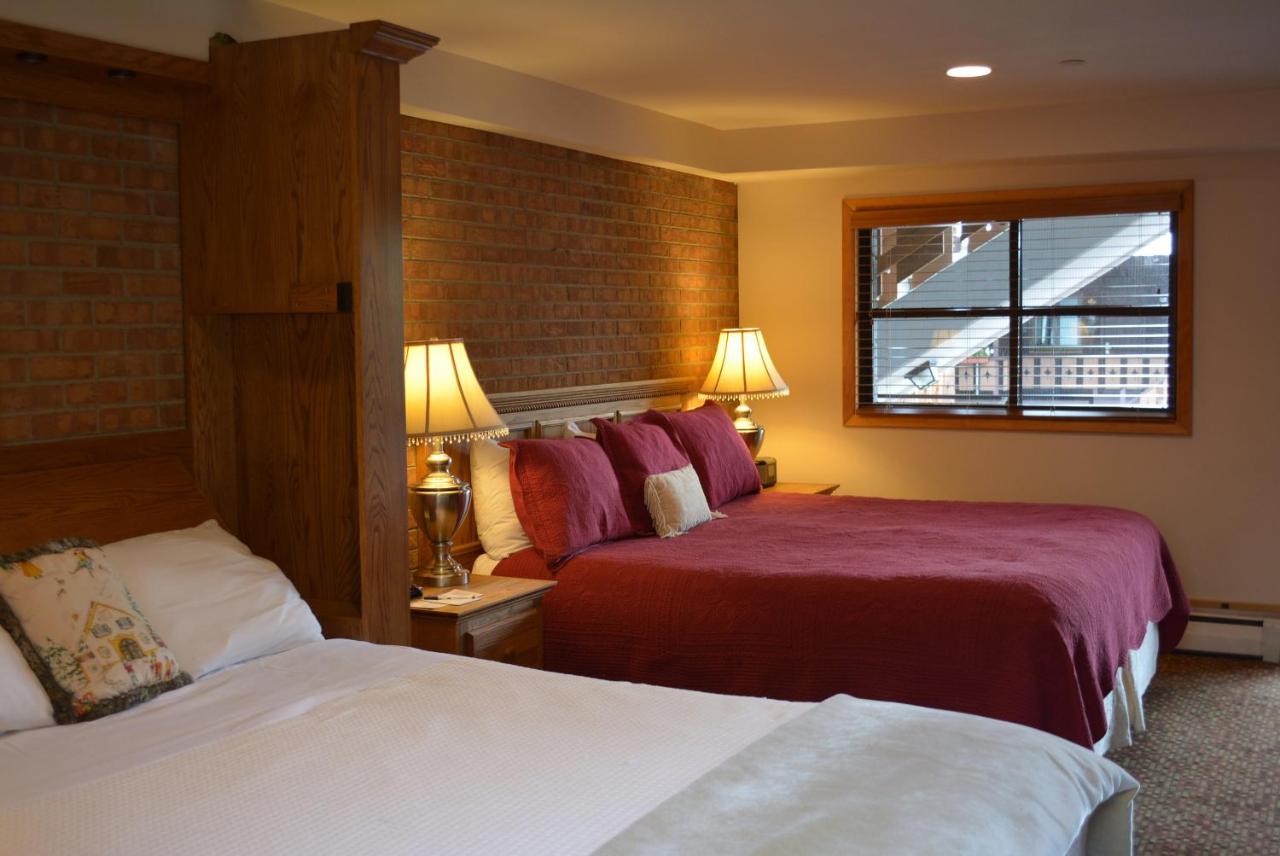 Quadruple Room with Balcony at Mountain Chalet Aspen
