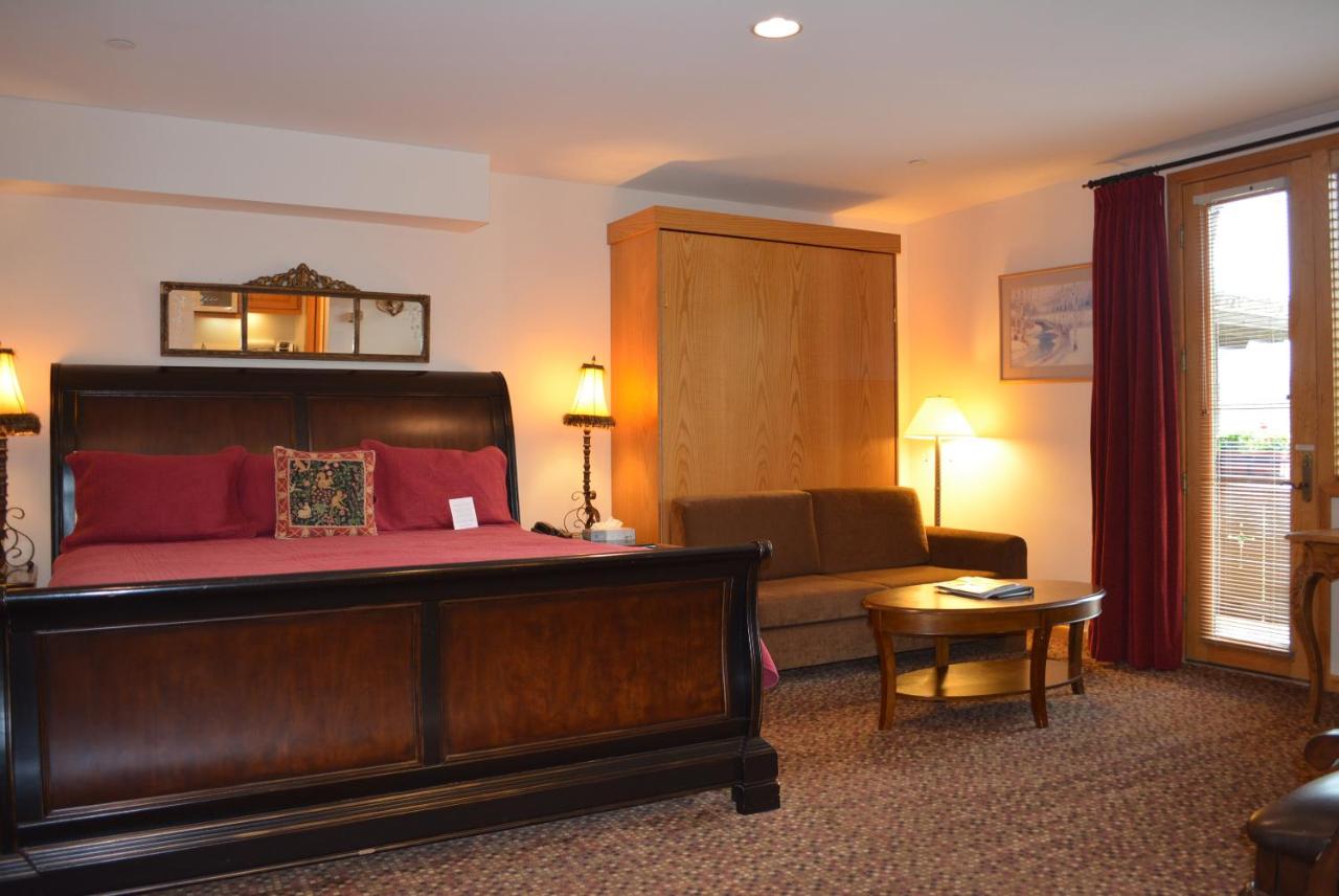 Deluxe Double Room with Balcony at Mountain Chalet Aspen